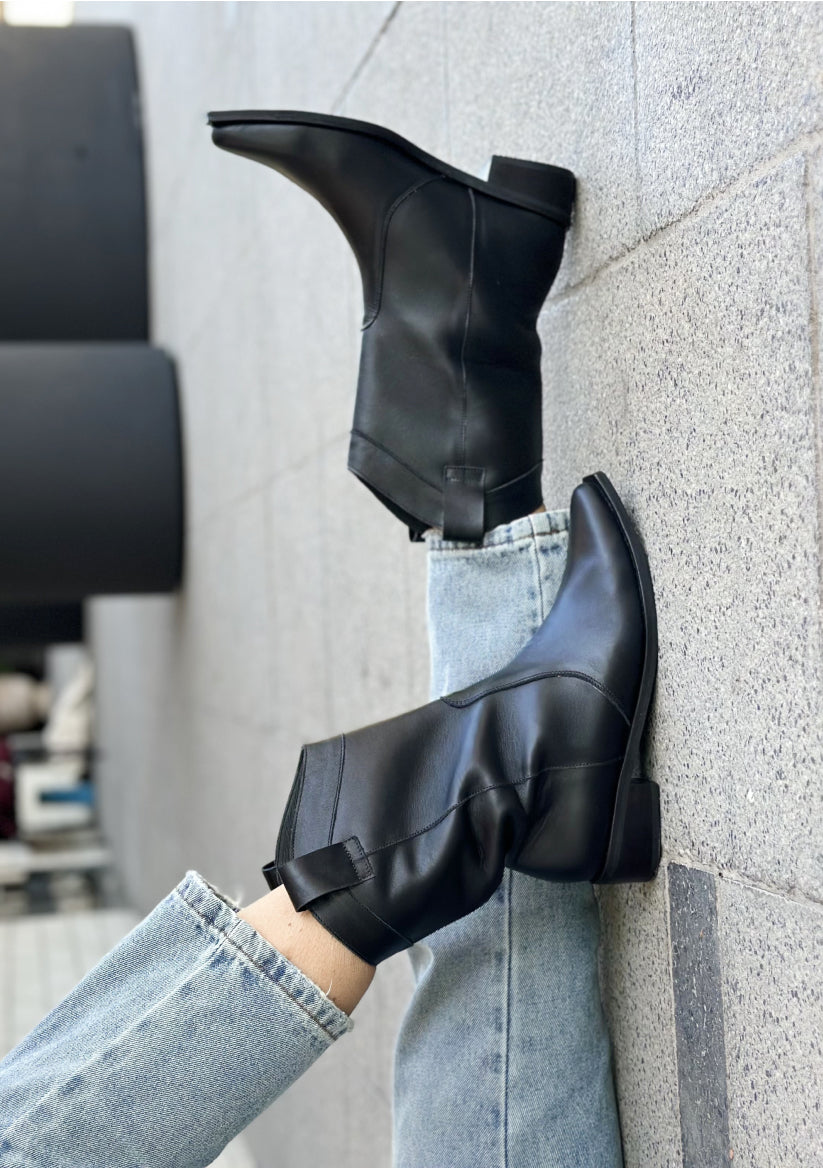 Bota Gardena - Negro Cuero